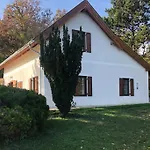Pirk Vendeghaz Villa